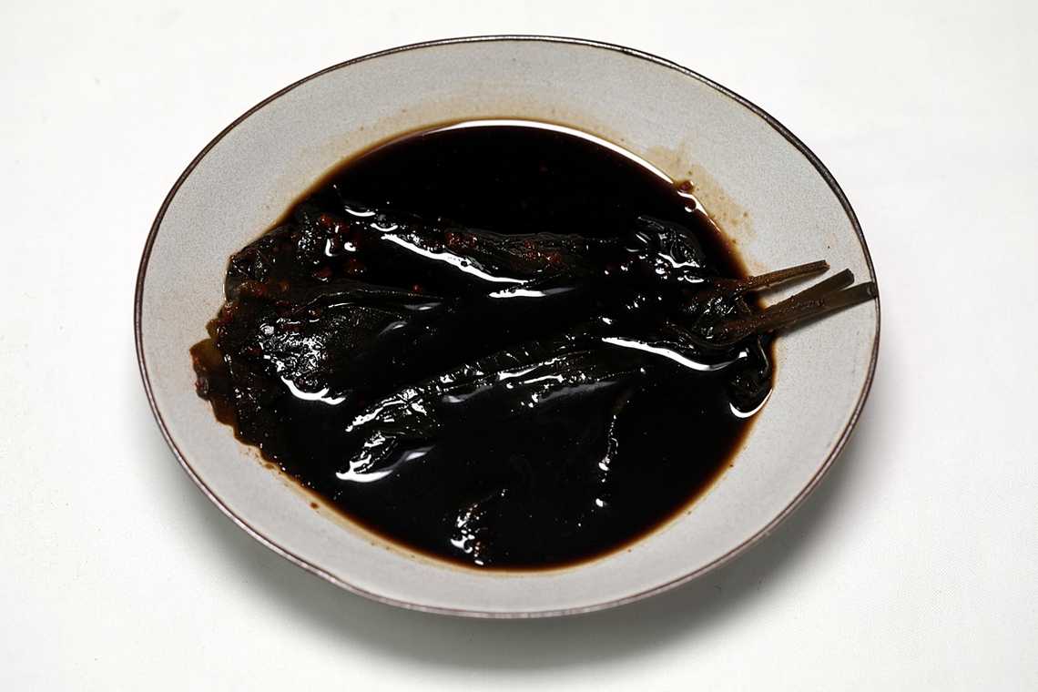 4. 케일, 앤다이브는 씻어서 물기를 빼고 깻잎은 저나트륨 양념간장에 재운다.