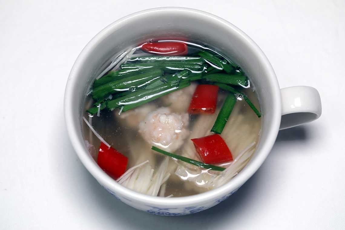 6. 다진마늘, 국간장, 소금으로 간한다.