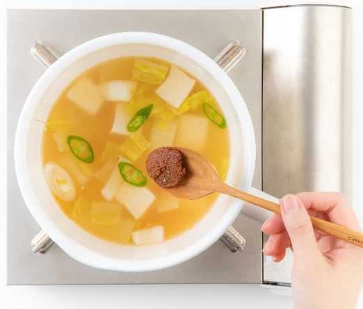 6. 된장, 간마늘, 생강즙을 넣어 간을 맞춘다.