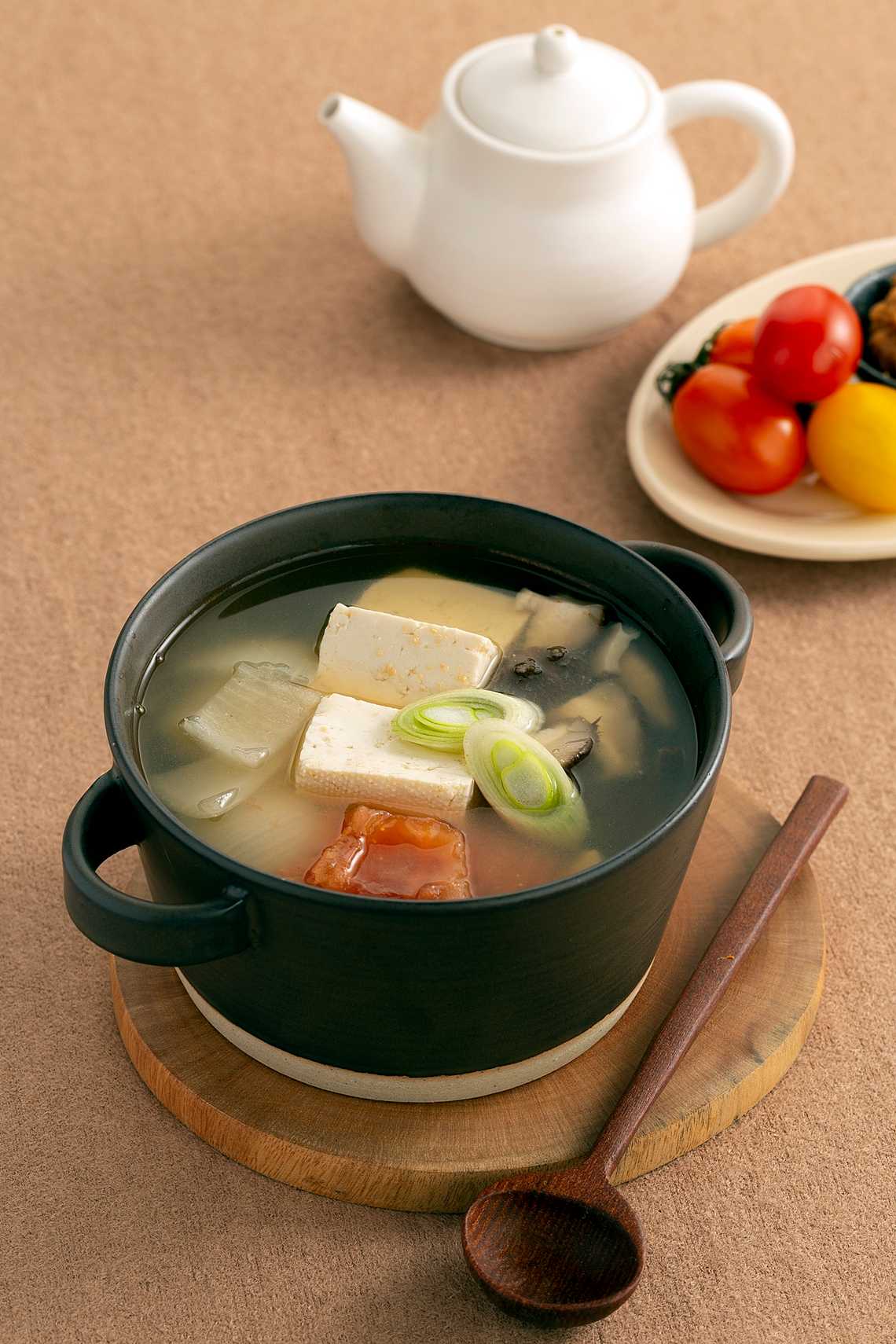 완성된 “토마토 미소 된장국”