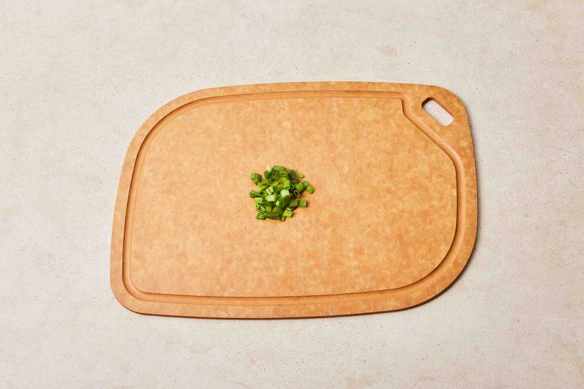 3. 실파는 1cm 길이로 썬다.