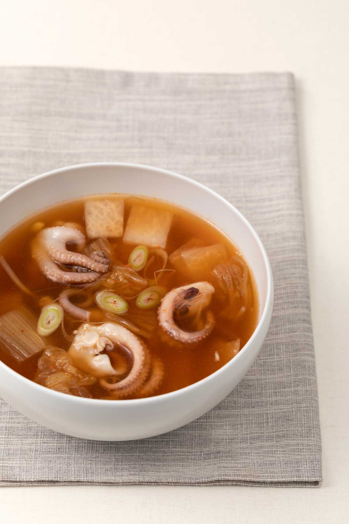 완성된 “낙지묵은지콩나물국”